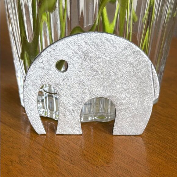 Aluminum cut-out elephant pin - Picture 1 of 2